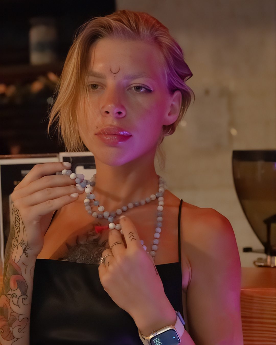 Jewellery — beaded necklace